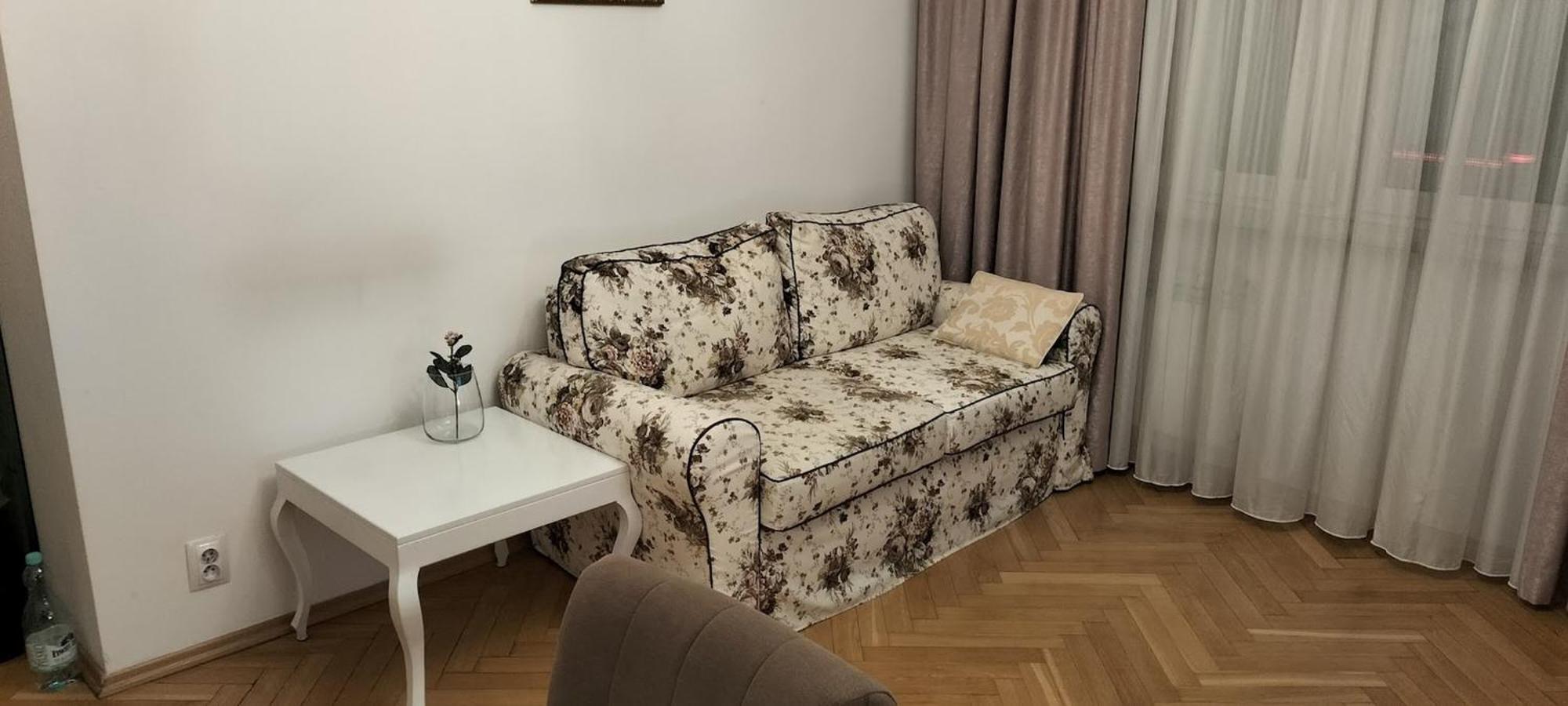 B10 Solec Kozminska 2 Football Stadium Apartment