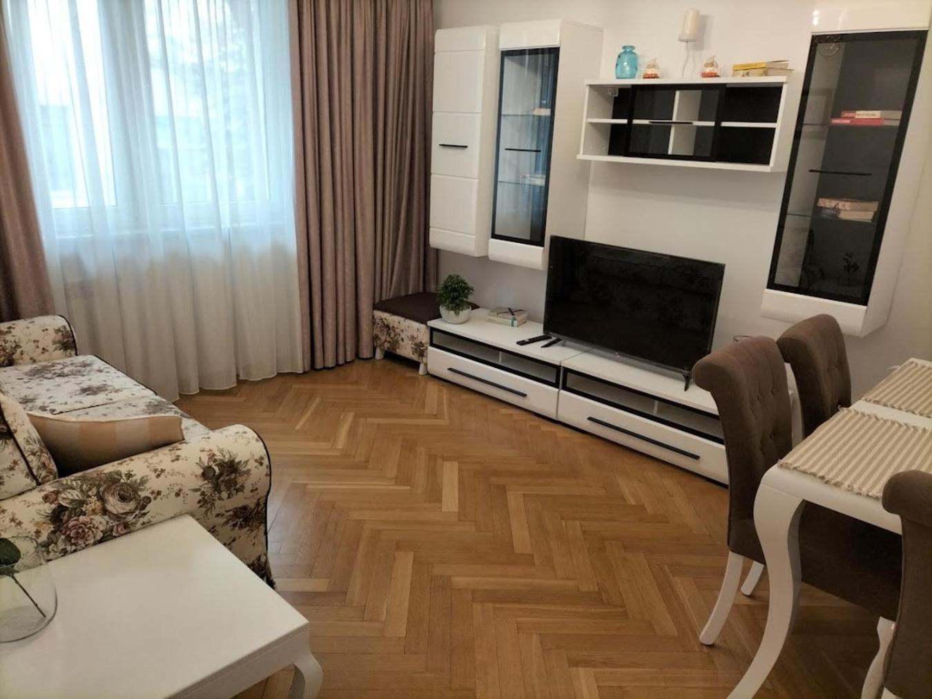 Apartment B10 Solec Kozminska 2 Football Stadium